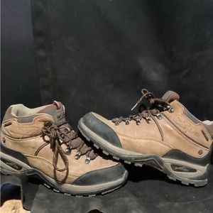 Eddie Bauer brown leather waterproof boots